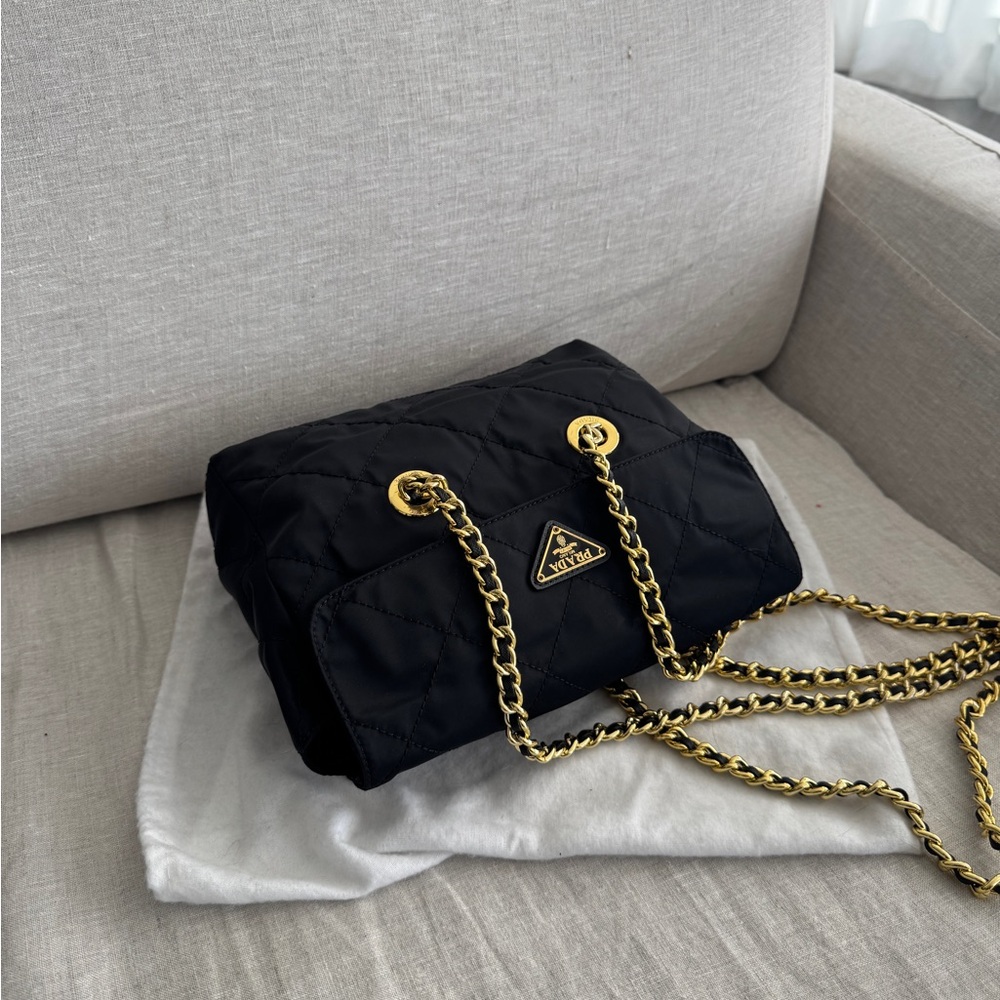 Black Quilted Chain Shoulder Bag (like new)